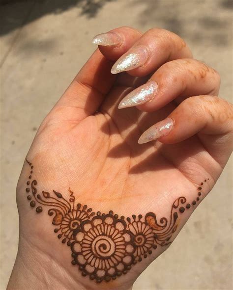 Pin By Jasmeet On Henna Mehndi Henna Tattoo Designs Simple Henna