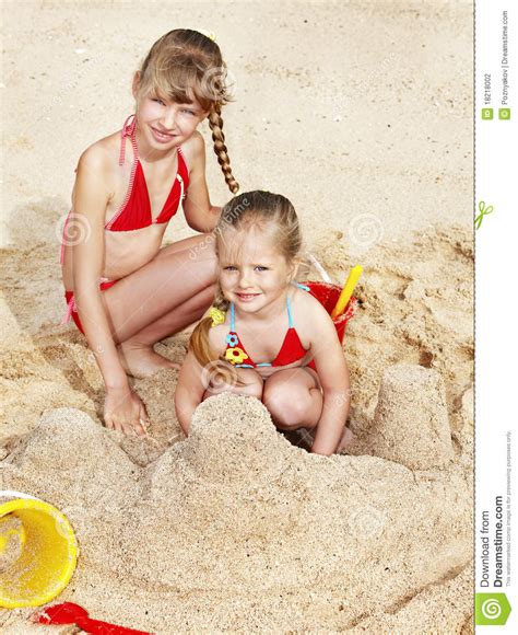 Kinder Die Im Sand Spielen Stockfoto Bild Von Sandburg Freizeit 18218002