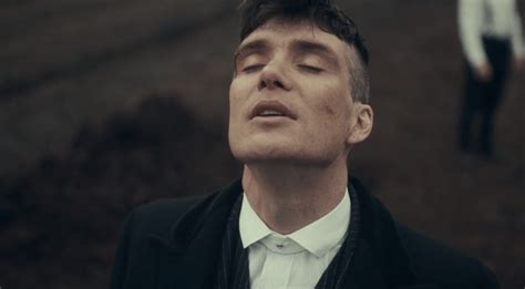 A gangster family epic set in 1919 birmingham, peaky blinders centres on a gang who sew razor blades in the peaks of their caps, and their fierce boss tommy shelby, who means to move up in the. Peaky Blinders Season 3 Episode 1 Recap - Reel Mockery
