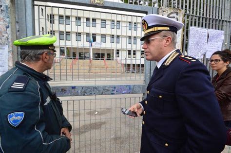 Non si sa al momento, dipenderà anche dai dati sui contagi, cosa intenderà fare la regione campania, che finora ha adottato misure più restrittive del governo in materia di lezioni in presenza. Bari, scuola occupata - CorrieredelMezzogiorno.it