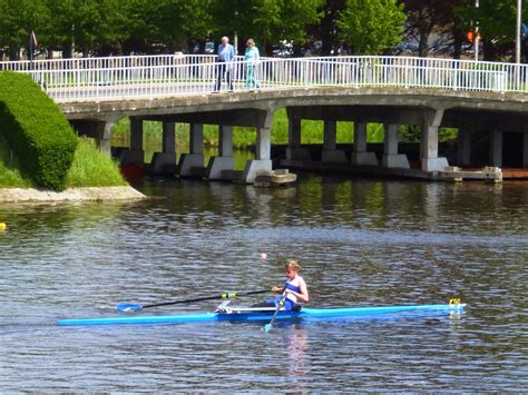 Blaarmeersen sports and recreation park has everything you need for a sunny day of sports and relaxation. Dorine: Op zondagnamiddag wandelen in de Blaarmeersen te Gent.