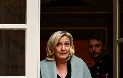 Réforme Des Retraites Selon Marine Le Pen Emmanuel Macron A Le Choix Entre Référendum