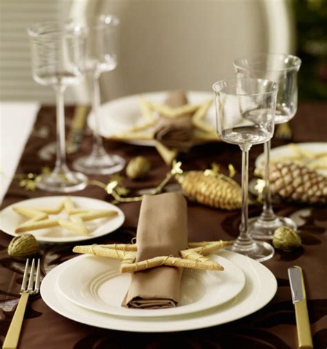 Jun 23, 2021 · rugged and practical, bandannas seem almost patriotic, so this table runner, right, is fitting for the fourth of july. 20 Christmas Table Setting Design Ideas | Home Design Lover