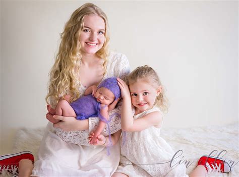 Big Sisters With Newborn Baby By South Jersey Photographer Lin Ellen
