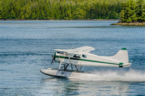 Should Float Planes Be Banned From Cottage Country