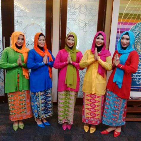 Rumah adat suku luwuk · 4. "Sewa Busana Betawi dot Com" I Ph. 085211711318 atau ...