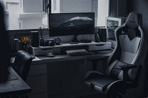 All Black Desk Setups That Will Inspire You To Adapt This Modern