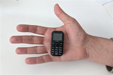 The Smallest Cell Phone In The World Az World News