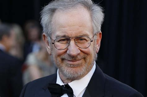 Steven spielberg is een van de succesvolste regisseurs ter wereld. Full Cast Revealed For Steven Spielberg's First Disney ...