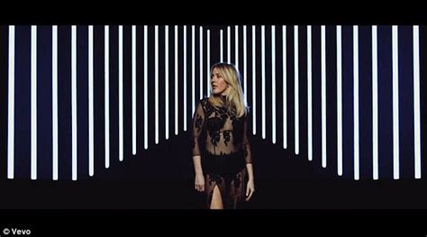 Ellie Goulding Oozes Sex Appeal In New Still Falling For You Video Daily Mail Online