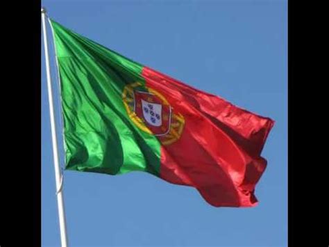É um bicolor, rectangular com um campo desigual, dividido em verde na tralha, e vermelho na batente. Bandeira Portuguesa - YouTube