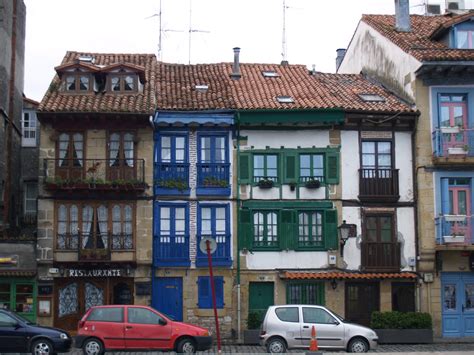 See 6 authoritative translations of costa in english with example sentences, phrases and audio pronunciations. Ruta por los lugares imprescindibles de la costa ...