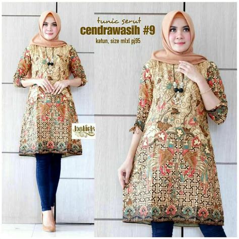 Model batik atasan ini juga bisa digunakan sebagai model baju pesta batik karena memiliki tampilan yang elegan apalagi jika dimodifikasi dengan kain padukan hijab yang senada dengan motif batik untuk lebih terihat istimewa. Model Baju Tunik Batik Terbaru 2019 Wanita / 56 Model Baju ...