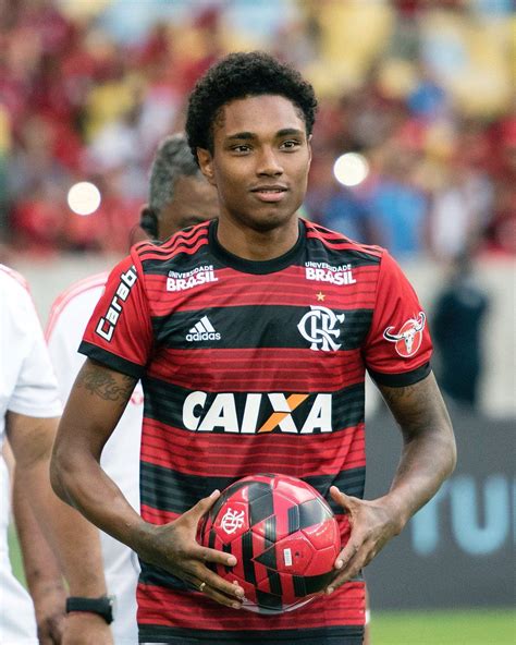 Check spelling or type a new query. Vitinho. | Regatas do flamengo, Esportes, Esporte