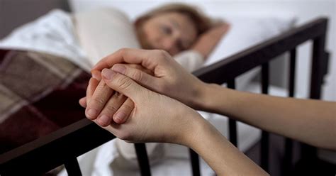 Your Guide To Caring For Your Dying Loved One Seasons Hospice Ok
