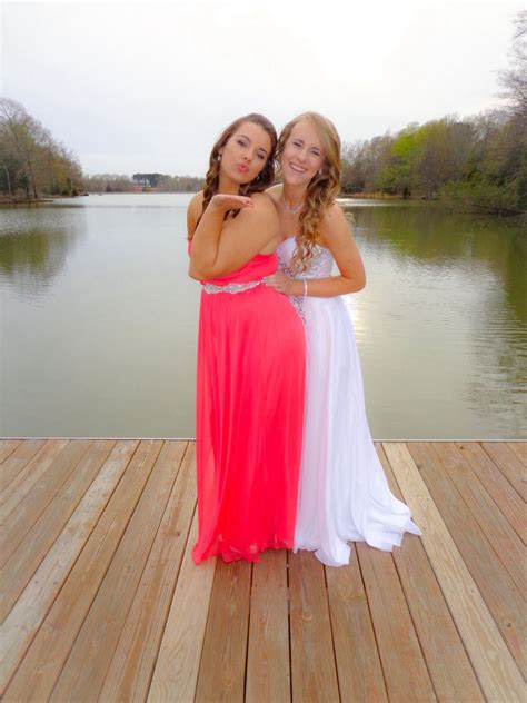 Cute Pictures With Your Best Friend Prom Poses Prom