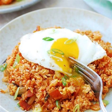 Easy Kimchi Fried Rice Recipe Kimchi Bokkeumbap Korean Bapsang