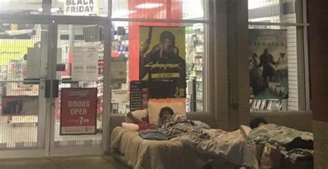 The bundle includes a pulse 3d wireless headset ps5 gamestop bundle: Gamer acampa con todo y cama para ser el primero en ...
