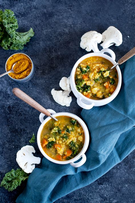 Soupe de chou fleur au curry kale et lait de coco