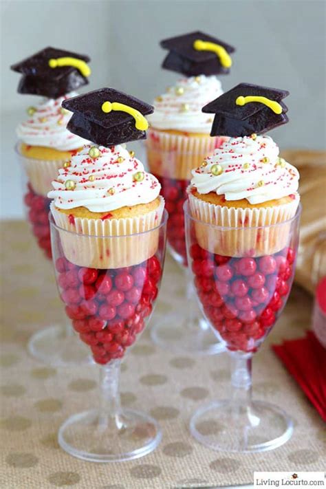Find graduation decorations to celebrate the new grad: Funfetti Graduation Cupcakes | Easy Graduation Party Ideas