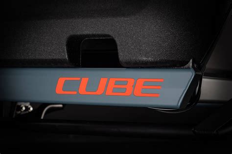 Mit wenig übung unkompliziert fahrbares, schlankes lastenrad mit satten fahreigenschaften, kräftigem motor und sicheren bremsen. Lastenrad / E-Bike Cube Cargo Sport Dual Hybrid 2020 ...