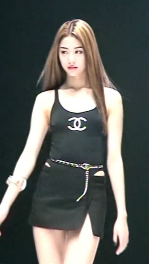 le sserafim yunjin girly girl my girl k pop debut gowns model inspo how to pose concert