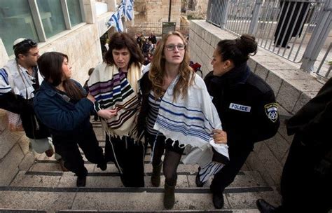 arrests of 10 women praying at western wall add to tensions over a holy site the new york times
