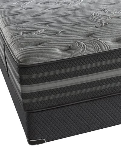 From bedrooms to luxury hotel suites, simmons mattresses have been servicing better sleep for more than 140 years. Simmons Beautyrest Black Lydia Luxury Firm - Mattress ...
