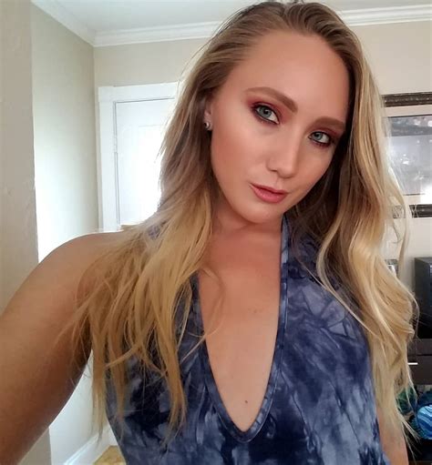 Aj Applegate Wiki And Bio Age Height Weight Net Worth And Body