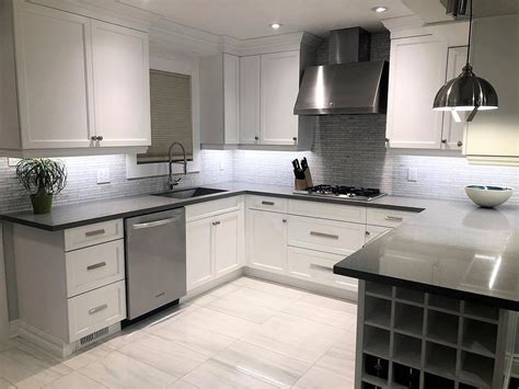 Mississauga - Custom Kitchen Cabinetry - Modern - Kitchen ...