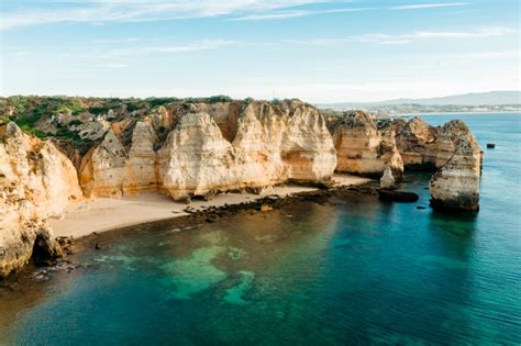 Geographically and culturally somewhat isolated from its neighbour, portugal has a rich, unique culture, lively cities and beautiful countryside. Lagos in Portugal: tips voor wat te doen + de mooiste stranden