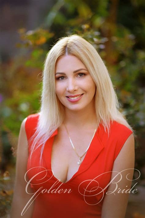 45 y o karina from kharkiv ukraine green eyes blond hair id 791304