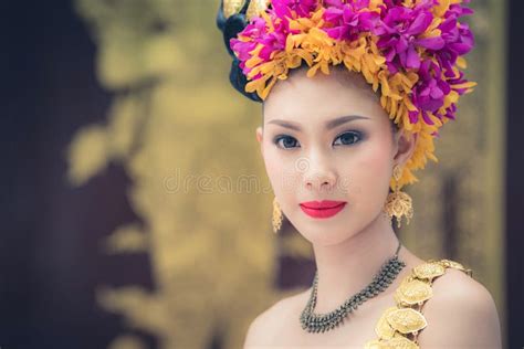 Chiang Mai Thailand May 122018 Young Asian Woman Wearing Lanna Traditional Style Costume At