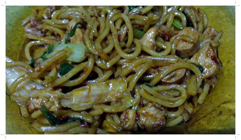 Potong dadu 100gm udang kecil putih 2 biji bawang besar 1 sudu makan udang kering. - Resepi Mee Goreng - | H!F@ZPH@T