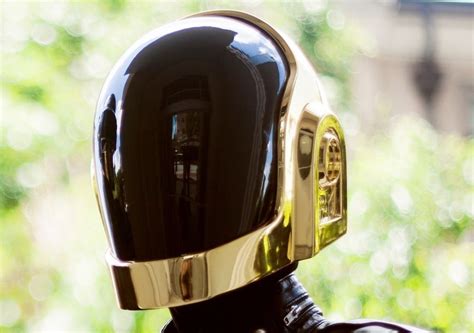 Daft punk, maskelerinin altında güzel müziğini hep icra edecek gibi görünüyor ama, onlar hakkında az bilinen bilgilere bir göz atalım istedik. Daft Punk Helmet Chrome with gloves. REPLICA | Daft punk ...