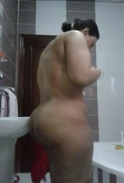 دبابة مصرية تتعرى في الحمام Free Nude Porn Photos