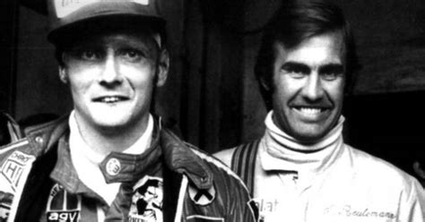 În calitate de pilot de curse, reutemann a fost printre principalii protagoniști ai formulei 1 între din contractul său de la brabham pentru a semna cu ferrari , care căuta un înlocuitor temporar pentru accidentatul niki lauda. El accidente de Nurburgring y la amistad-rivalidad de Niki ...