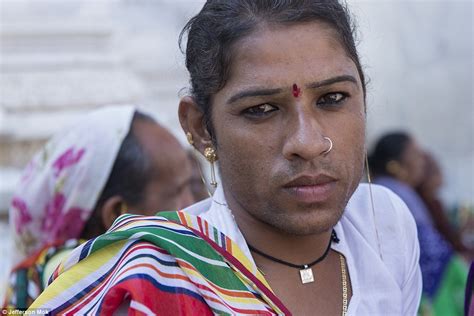 Inside Indias 4000 Year Old Transgender Community Daily Mail Online