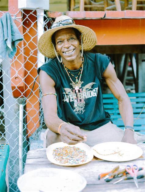 Villager Beading In Belize Entouriste Belize People Around The