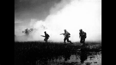 20 Powerful Vietnam War Photos Youtube