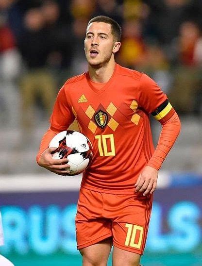 Born 29 march 1993) is a belgian professional footballer who plays as an attacking midfielder or as a winger for german club. Eden Hazard ~ Belgium #10 | Voetbal foto's, Voetbal ...