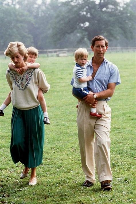 Mother of the heir second in line to the british throne, prince william, duke of cambridge (born 1982). Inside Celebrity Homes: Princess Diana at Home | Celebrity ...