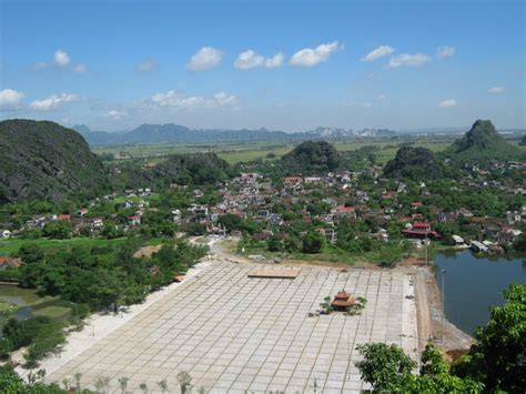 Là người phát động hoạt động gói bánh chưng, quyên góp lương thực để ủng hộ đồng bào miền trung chống lũ, chị vũ thị trang (35 tuổi), thủ nhang đền phủ na ch‌o biết: Co-do-hoa-lu-004 - THANH LÂM RESORT & TẮM KHOÁNG THIÊN NHIÊN