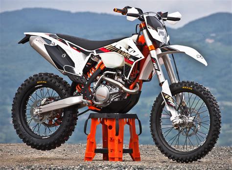 Ktm s line of exc six days enduro bikes are all built for competition and when it comes to that there s nothing that offers more power than the ktm (.) and if you want to be competitive, the 500 exc six days has the tool to make competition so much more fun. 2013 KTM 500 EXC Six days - Moto.ZombDrive.COM