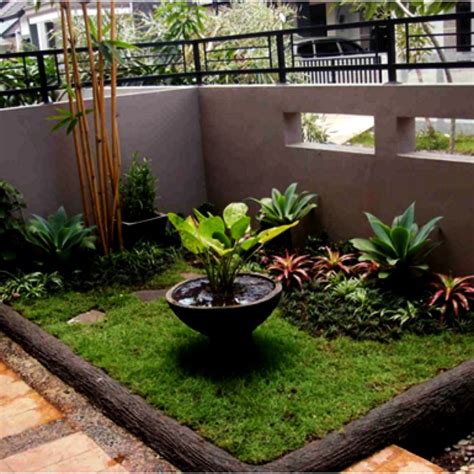 Maybe you would like to learn more about one of these? 25 Contoh Taman Depan Rumah Minimalis Lahan Sempit | Ide ...