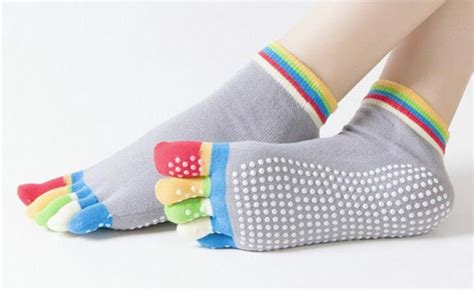 12 95 For 2 Pairs Of Anti Slip Socks A 28 Value Wagjag