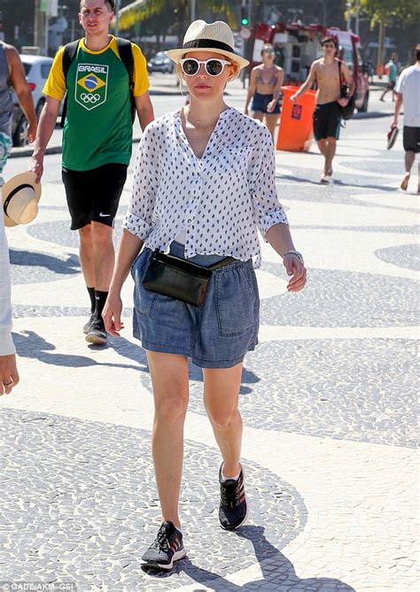Only high quality pics and photos with elizabeth banks. Elizabeth Banks and husband Max Handelman soak up the sun ...