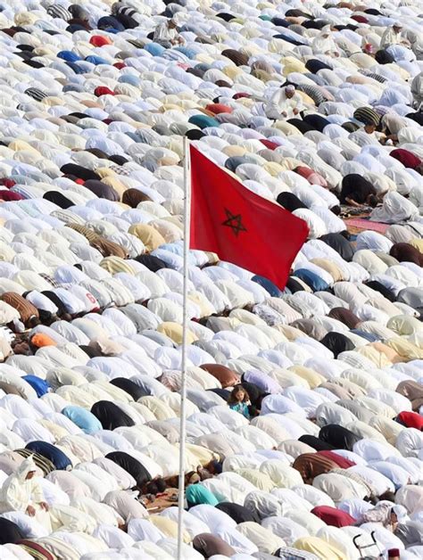 breathtaking pictures show eid al fitr prayer in morocco
