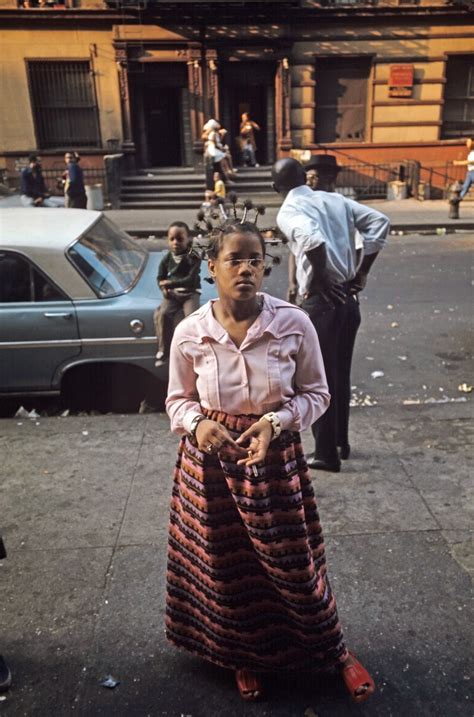 24 Wonderful Color Photographs That Capture Street Scenes Of Harlem In