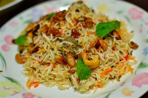 Resep nasi mandhi, hidangan nasi rempah daging kambing khas timur tengah. Masak Makan: Nasi Briyani Ayam